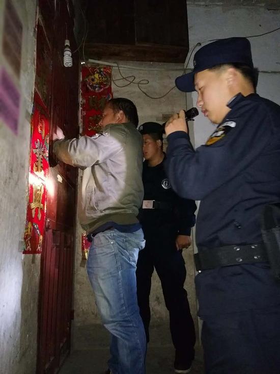 德阳粗心妈妈误将幼女锁家中 